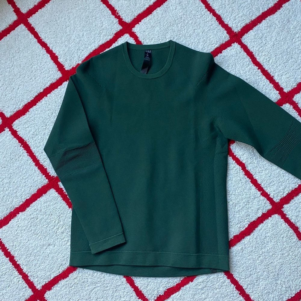 Lululemon Men’s Athletic Sweater in the color Green